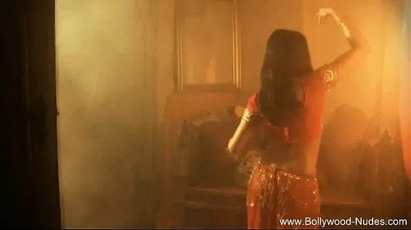 Nye In Love With Bollywood Girl friske film