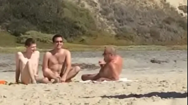 新的 Guys caught jerking at nude beach 新鲜电影