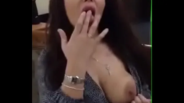 Nowe Azeri celebrity shows her tits and pussyświeże filmy