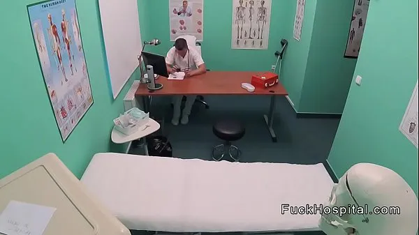 Nya Doctor filming sex with blonde patient färska filmer