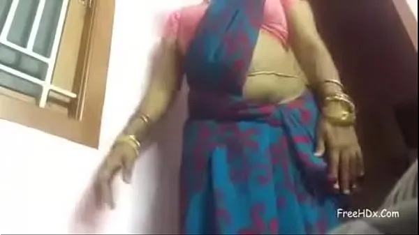 Indian aunty seducing in Film baru yang segar