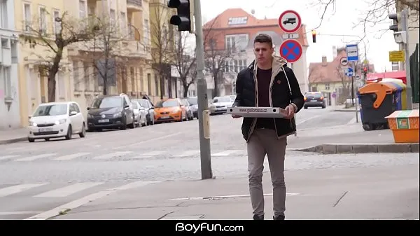 Nowe Boyfun - Pizza Delivery Leads To Bareback Fuckświeże filmy