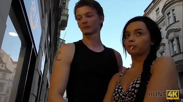 Új HUNT4K. Poor guy has to watch girlfriend's awesome sex for money friss filmek