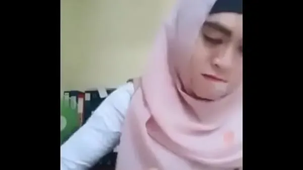 Indonesian girl with hood showing tits Filem baharu baharu