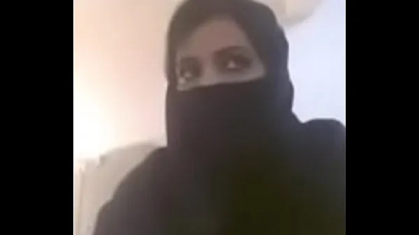Nye Muslim hot milf expose her boobs in videocall friske film