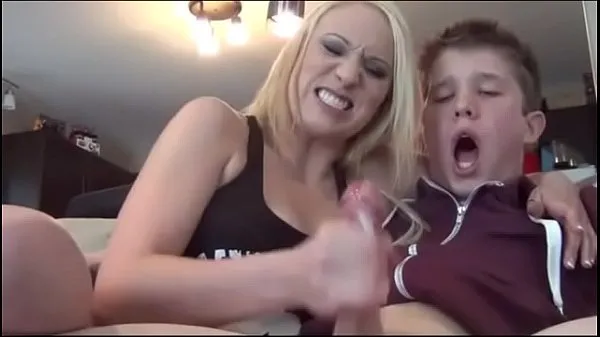 Új Lucky being jacked off by hot blondes friss filmek