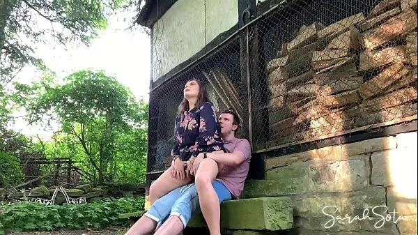 Új Outdoor sex at an abondand farm - she rides his dick pretty good friss filmek