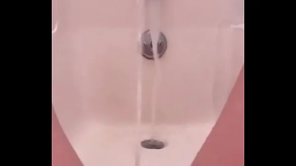 Nye 18 yo pissing fountain in the bath friske film