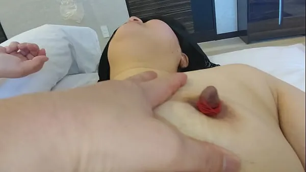नई After sucking the nipple of her beloved wife Yukie, wrap it with a string to prevent it from returning ताज़ा फिल्में