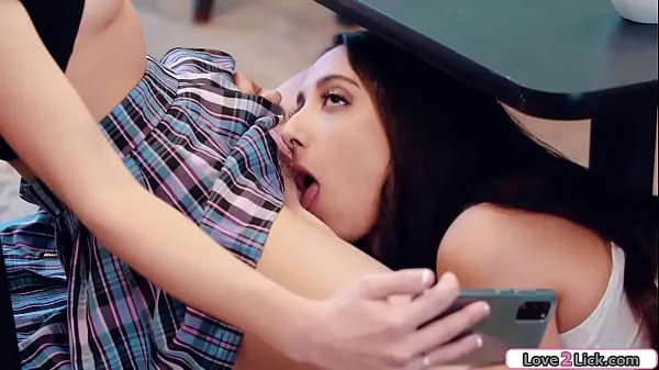 نئی Horny babes lick pussy and ass in public تازہ فلمیں