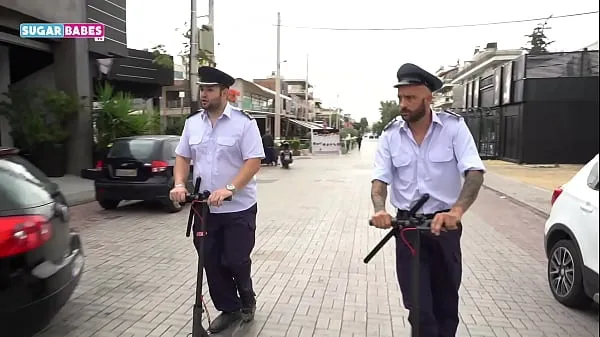 Nye SUGARBABESTV : GREEK POLICE THREESOME PARODY ferske filmer