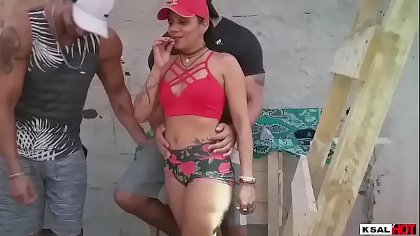 Nya Ksal Hot and his friend Pitbull porn try to break into a house under construction to fuck, but the mosquitoes fucked with them färska filmer