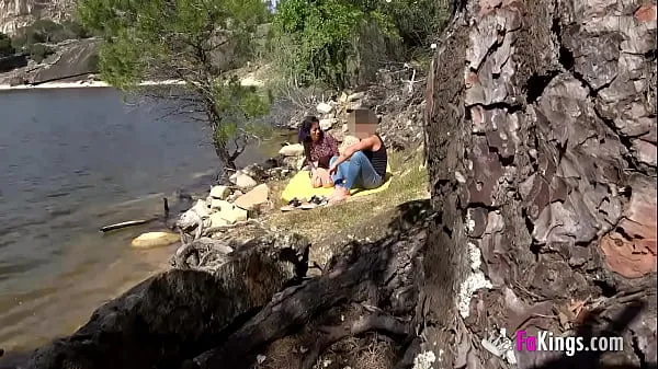 Novi VOYEUR FUCK: Filming an amateur couple outdoors sveži filmi