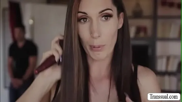 Nowe Stepson bangs the ass of her trans stepmomświeże filmy