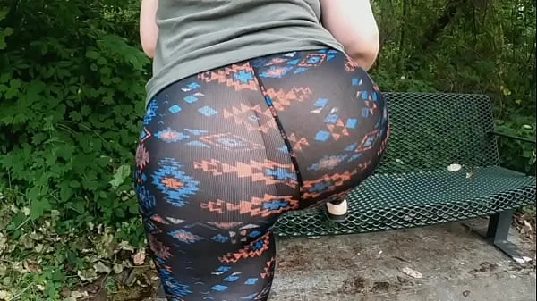 新的 Mom Huge Ass See Thru Leggings Public Trail 新鲜电影
