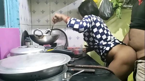 The maid who came from the village did not have any leaves, so the owner took advantage of that and fucked the maid (Hindi Clear Audio Phim mới mới
