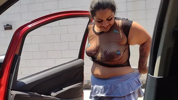 Nye Mary cadelona married shows off her topless and transparent tits in the car for everyone to see on the streets of Campinas-SP in broad daylight on a Saturday full of people, almost 50 minutes of pure real bitching friske film