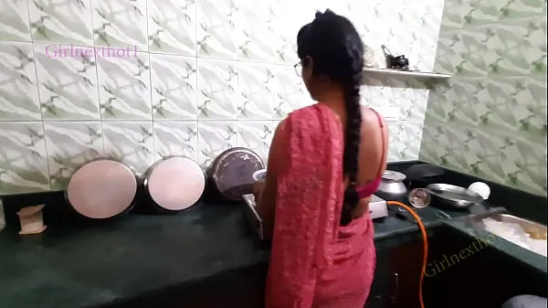 Nowe Indian Bhabi Fucked in Kitchen by Devar - Bhabi in Red Sareeświeże filmy