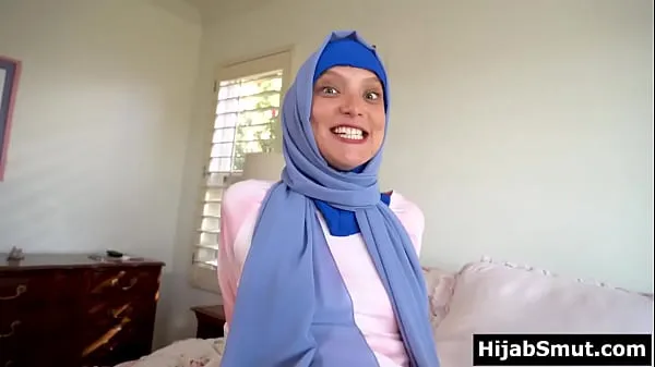新的 Muslim girl looses virginity to a classmate 新鲜电影