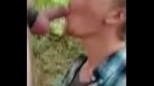 Novi Puppy boy sucking hot cock in logging road sveži filmi