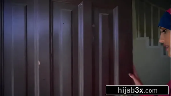 Yeni Hijab Wearing Hottie Fucks Landlord To Pay The Rent - Chloe Amour yeni Filmler