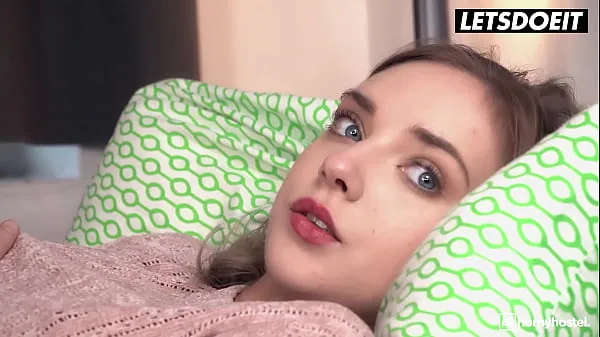 Nye FREE FULL VIDEO - Skinny Girl (Oxana Chic) Gets Horny And Seduces Big Cock Stranger - HORNY HOSTEL ferske filmer