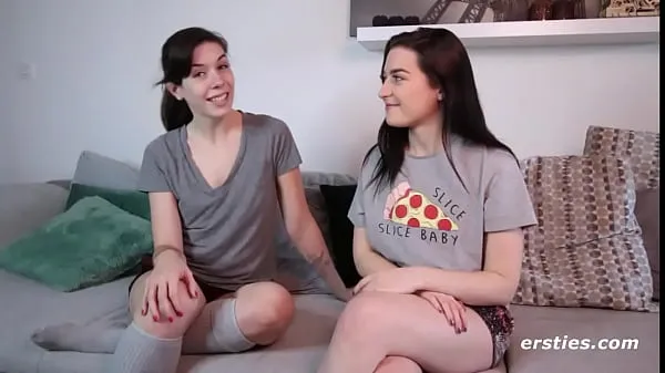 Nieuwe Ersties: Cute Lesbian Couple Take Turns Eating Pussy nieuwe films