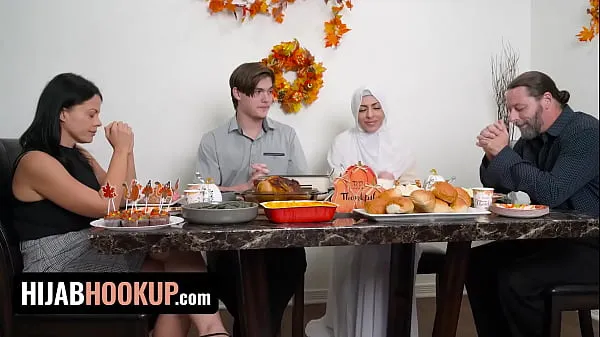 Nové Muslim Babe Audrey Royal Celebrates Thanksgiving With Passionate Fuck On The Table - Hijab Hookup nové filmy