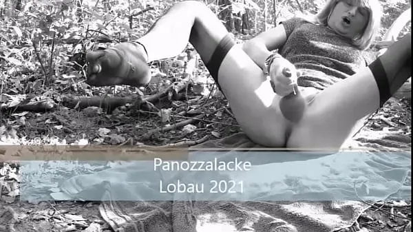 Novi Sassi Lamotte Slut in the Wood Used in Public, Lobau near Vienna sveži filmi