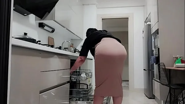 Nové my stepmother wears a skirt for me and shows me her big butt nové filmy
