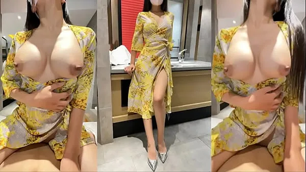 नई The "domestic" goddess in yellow shirt, in order to find excitement, goes out to have sex with her boyfriend behind her back! Watch the beginning of the latest video and you can ask her out ताज़ा फिल्में