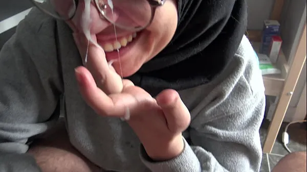 Neue Ein muslimisches Mädchen ist verstört, als sie den großen französischen Schwanz ihres Lehrers siehtfrische Filme