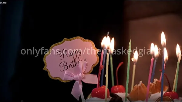 新的 Birthday Cake Surprise - TheMaskedGiant 新鲜电影