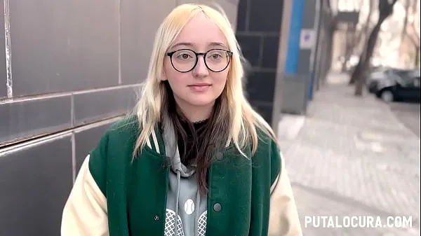 Nowe PutaLocura - Torbe catches blonde geek EmeJota and fucks herświeże filmy