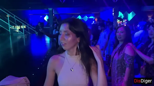 新的 Horny girl agreed to sex in a nightclub in the toilet 新鲜电影