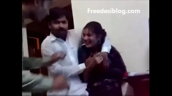 Uusia Pakistani Desi girl and boy enjoy in hostel room tuoretta elokuvaa